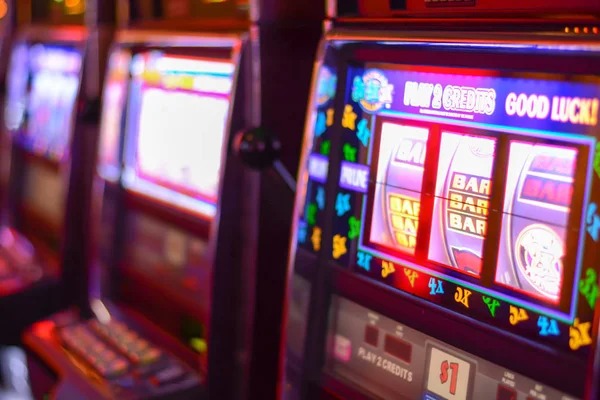 Buffalo King slot game display showing reel grid, win indicators, and free-spin trigger alert